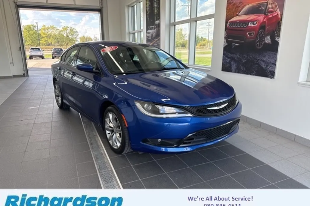 2016 Chrysler 200 S photo 1