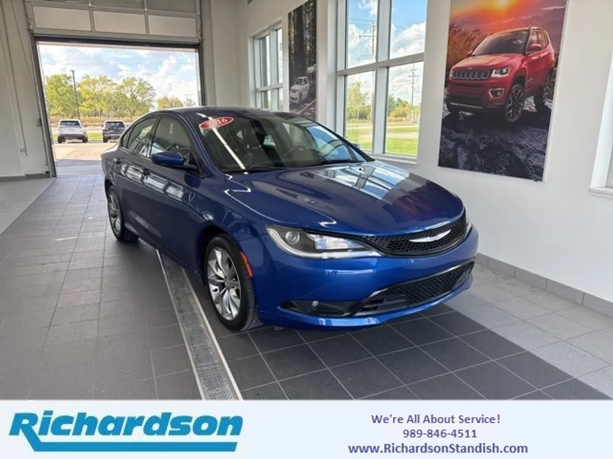 2016 Chrysler 200 S photo 1