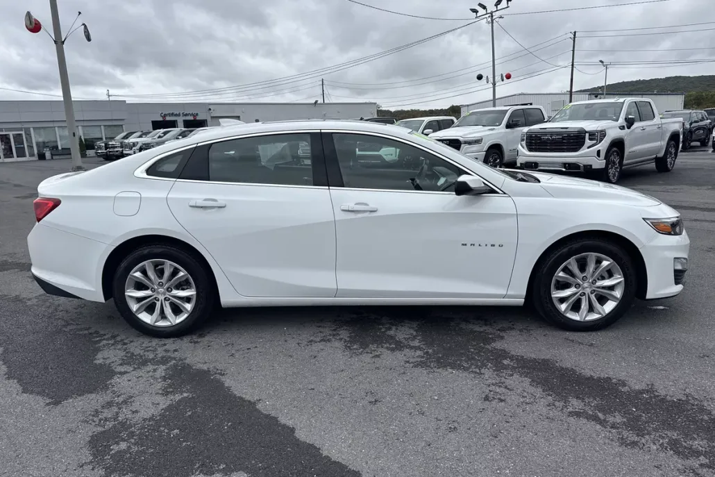 2024 Chevrolet Malibu 1LT photo 1
