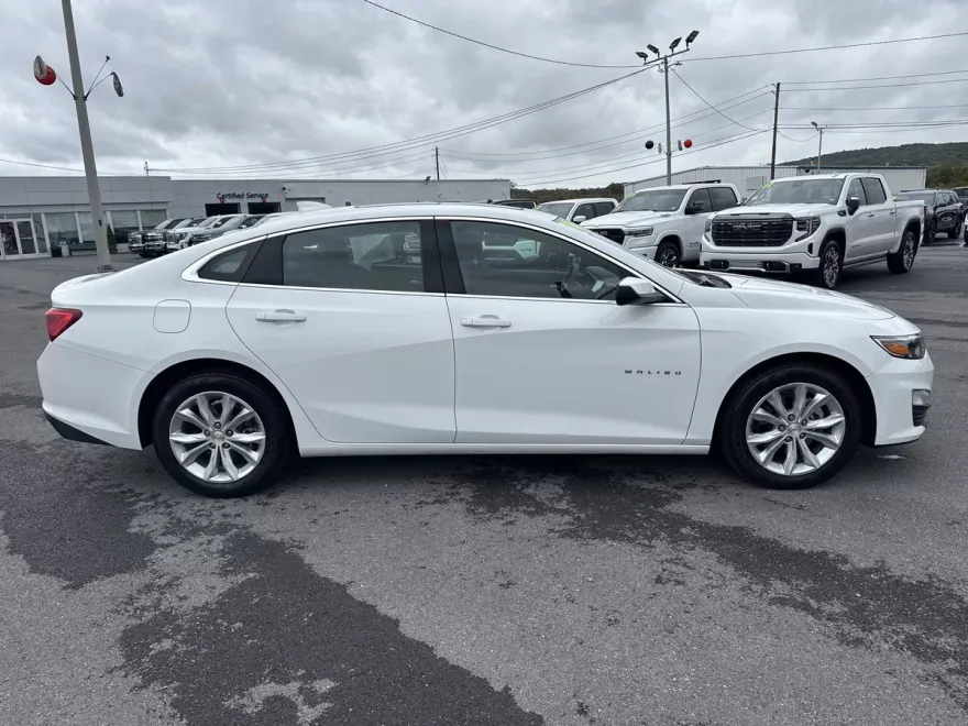 2024 Chevrolet Malibu 1LT photo 1