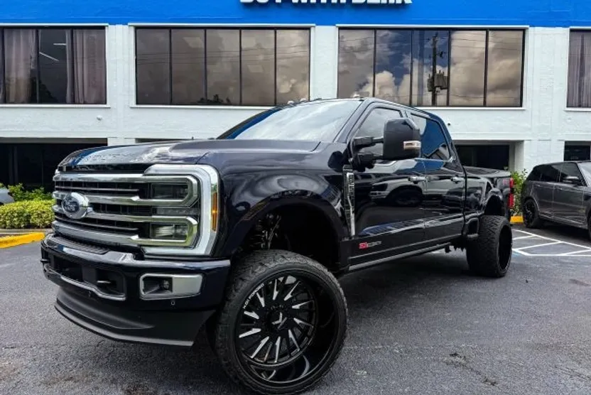 2025 Ford F-250 Platinum photo 1