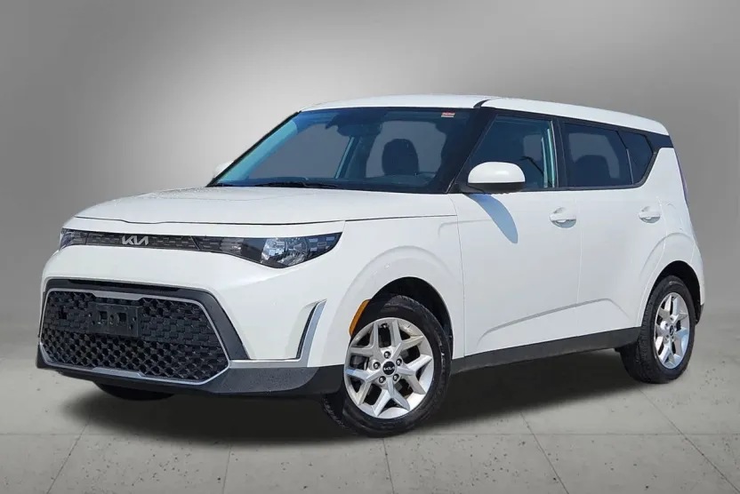 2023 Kia Soul LX photo 1