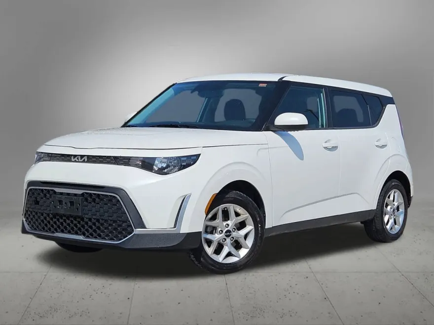 2023 Kia Soul LX photo 1