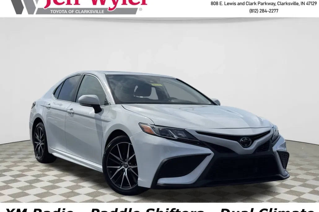 2024 Toyota Camry SE photo 1