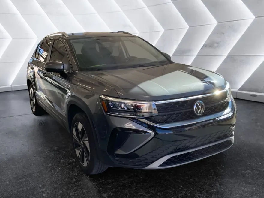 2024 Volkswagen Taos SE photo 1
