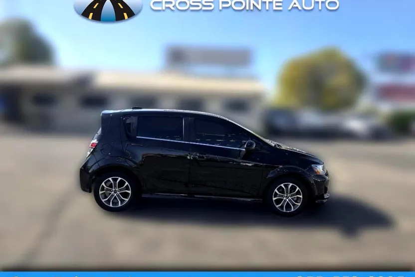 2019 Chevrolet Sonic LT photo 1