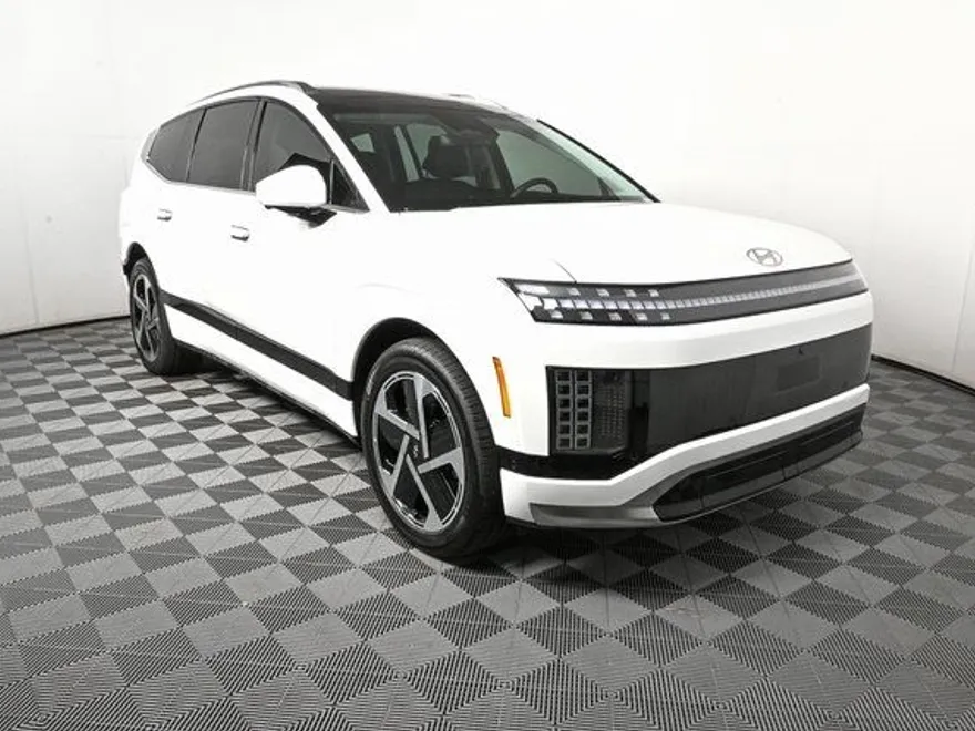 2026 Hyundai Ioniq photo 1