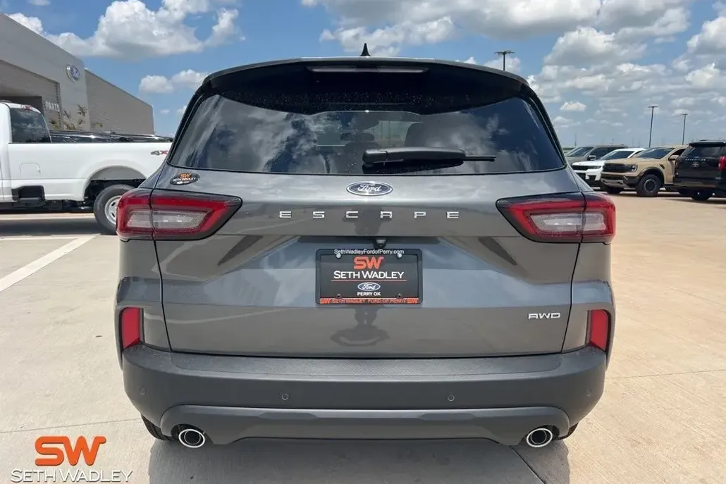 2025 Ford Escape ST-Line photo 1