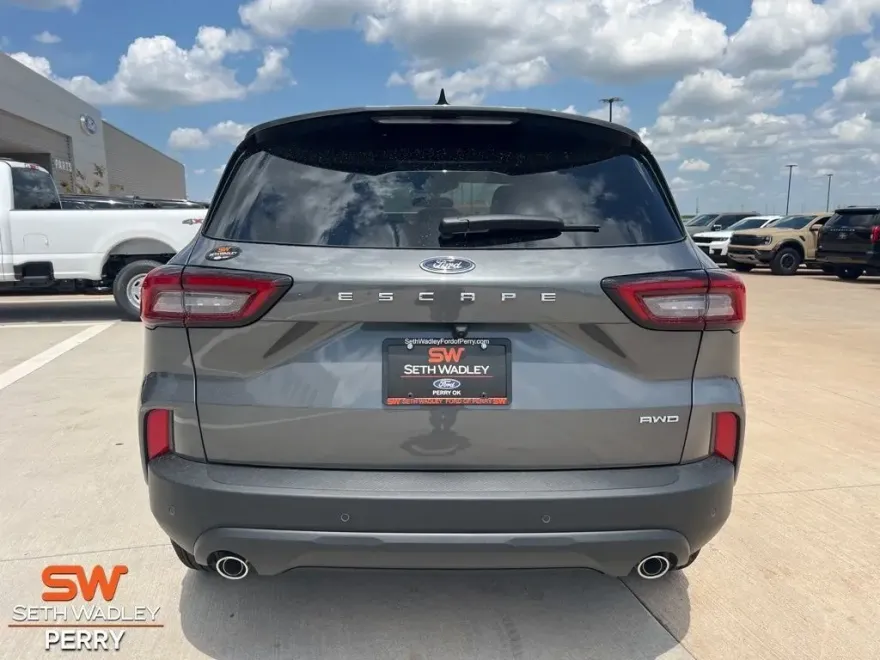 2025 Ford Escape ST-Line photo 1