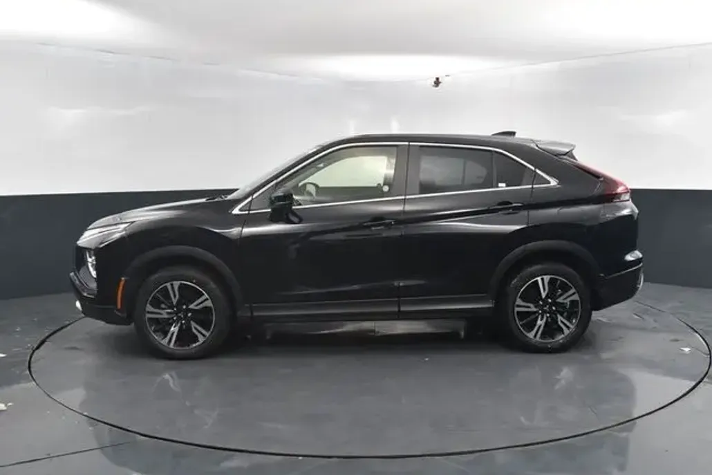 2024 Mitsubishi Eclipse Cross SE photo 1
