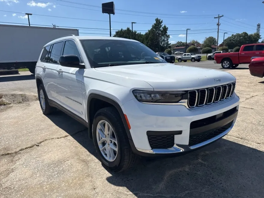 2024 Jeep Grand Cherokee Laredo photo 1