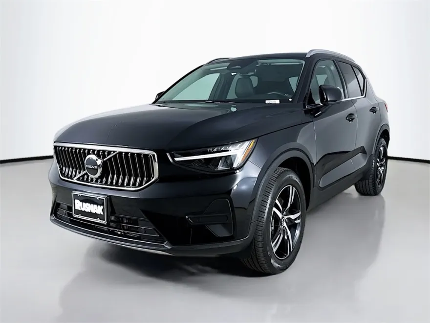 2025 Volvo XC40 Core photo 1