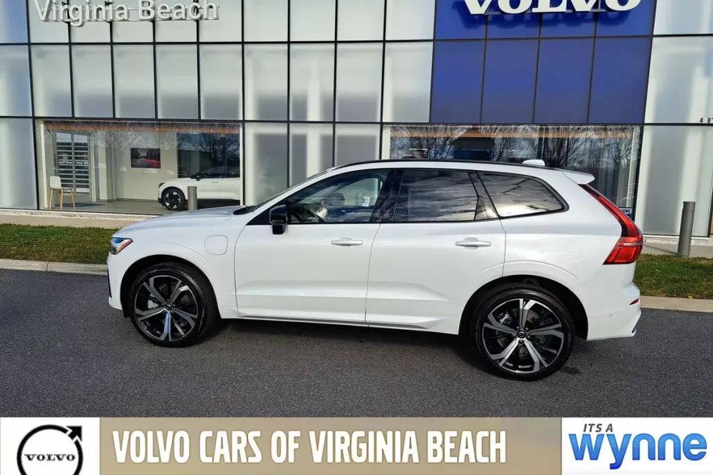 2025 Volvo XC60 T8 photo 1