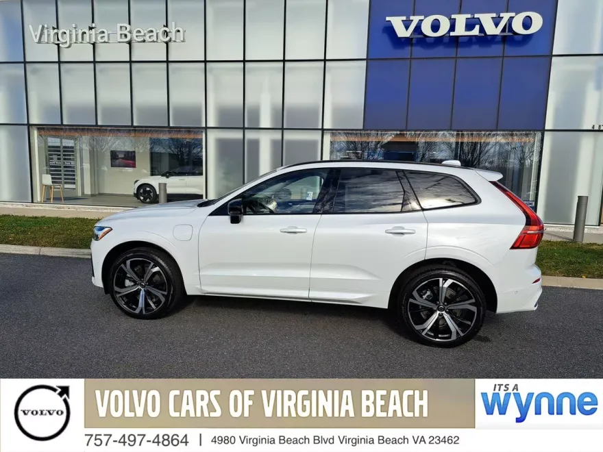 2025 Volvo XC60 T8 photo 1