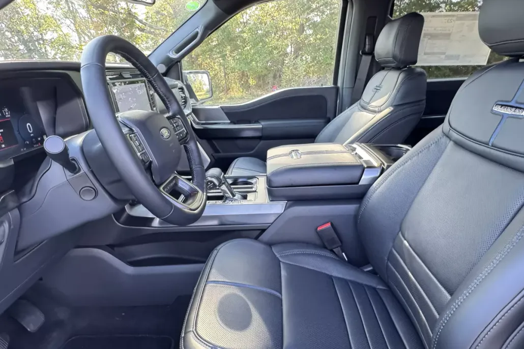 2025 Ford F-150 Platinum photo 1