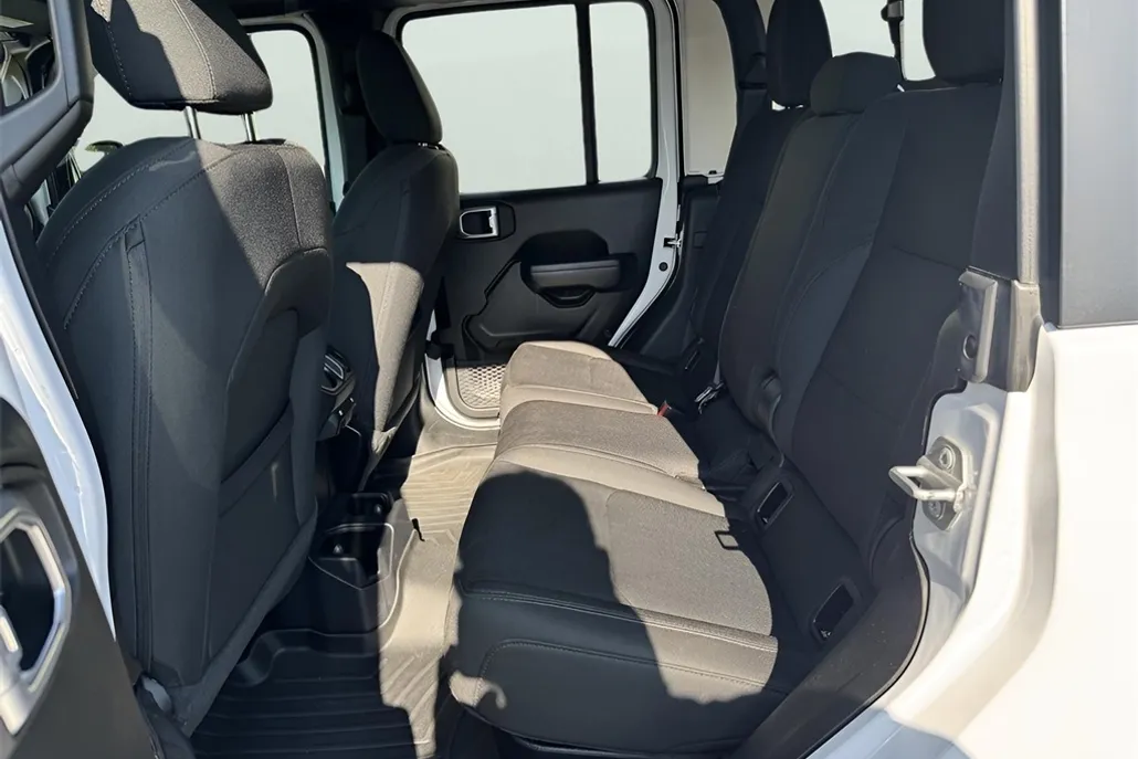 2021 Jeep Gladiator Willys photo 1
