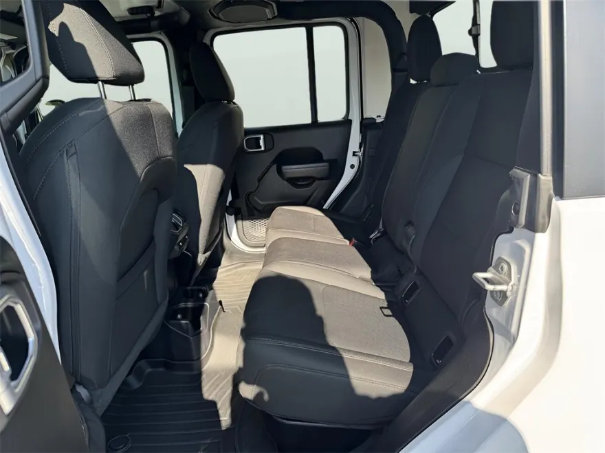 2021 Jeep Gladiator Willys photo 1