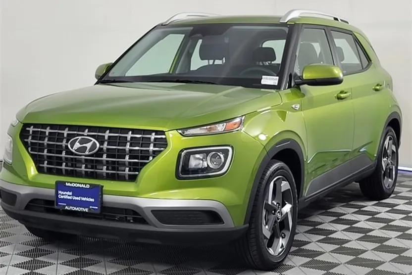 2024 Hyundai Venue SEL photo 1