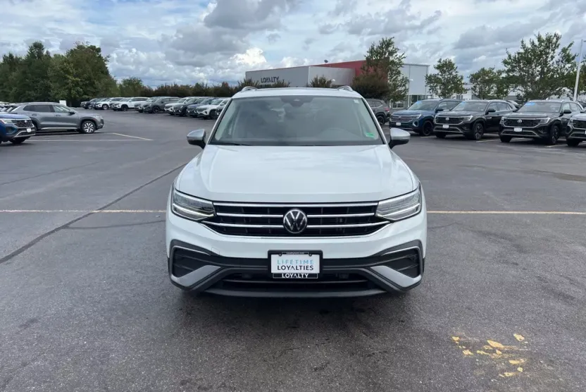 2024 Volkswagen Tiguan Wolfsburg Edition photo 1