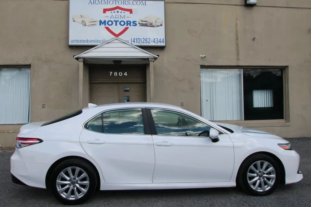 2020 Toyota Camry LE photo 1