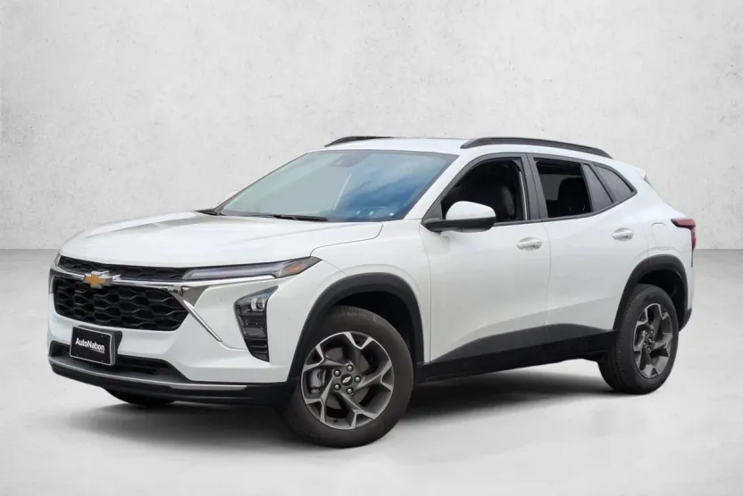 2025 Chevrolet Trax LT photo 1