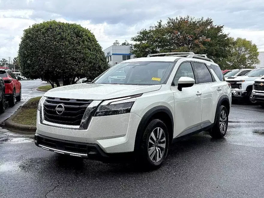 2023 Nissan Pathfinder SL photo 1