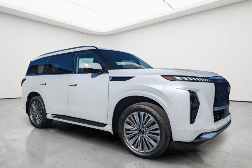2025 Infiniti QX80 Luxe photo 1