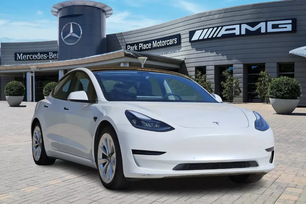 2021 Tesla Model 3 Standard Range Plus photo 1