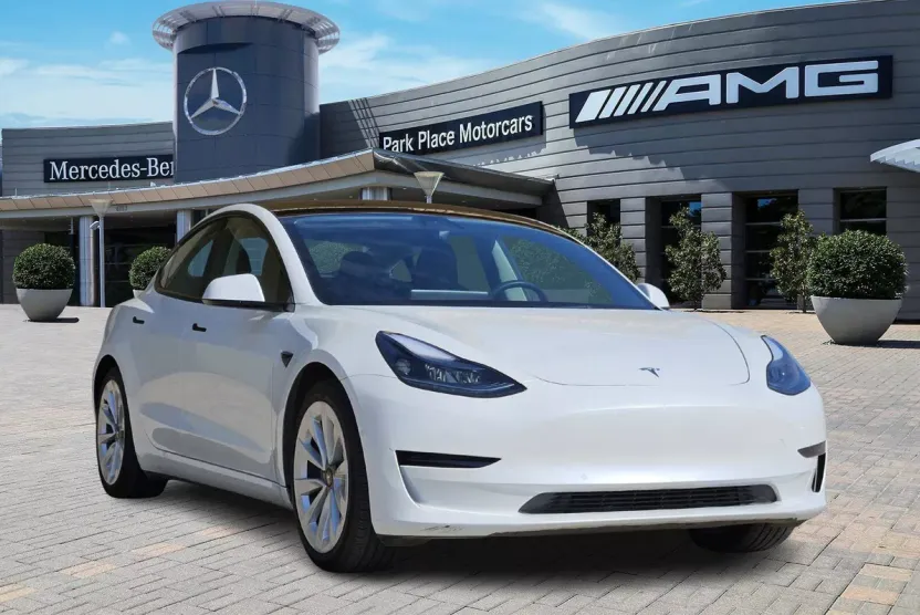 2021 Tesla Model 3 Standard Range Plus photo 1