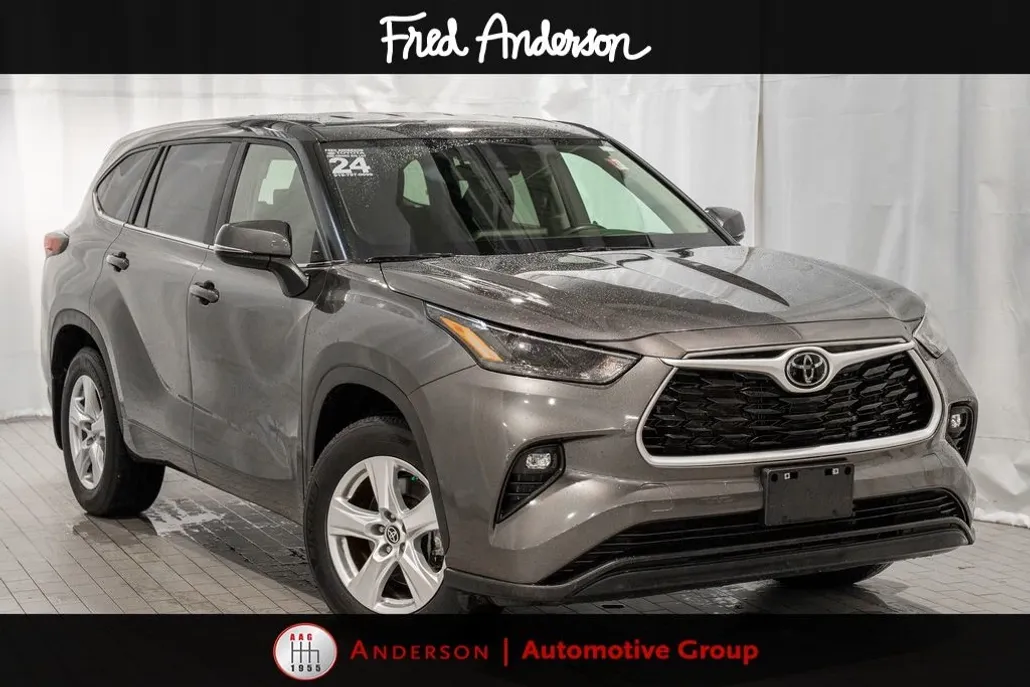2024 Toyota Highlander LE photo 1