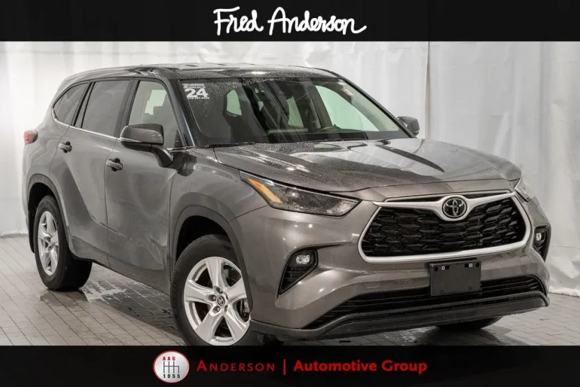 2024 Toyota Highlander LE photo 1