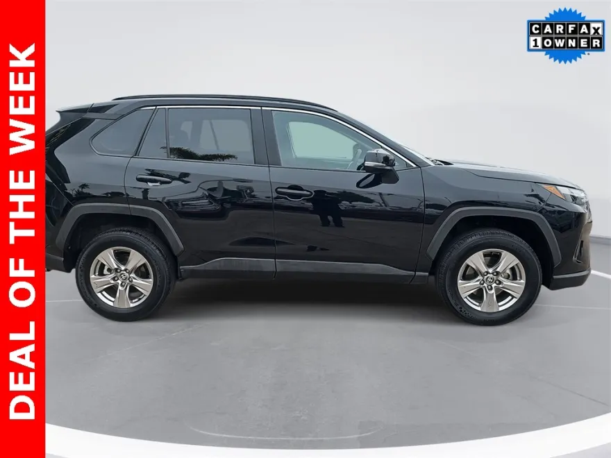 2023 Toyota RAV4 XLE photo 2