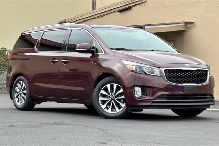 2015 Kia Sedona SX photo 1