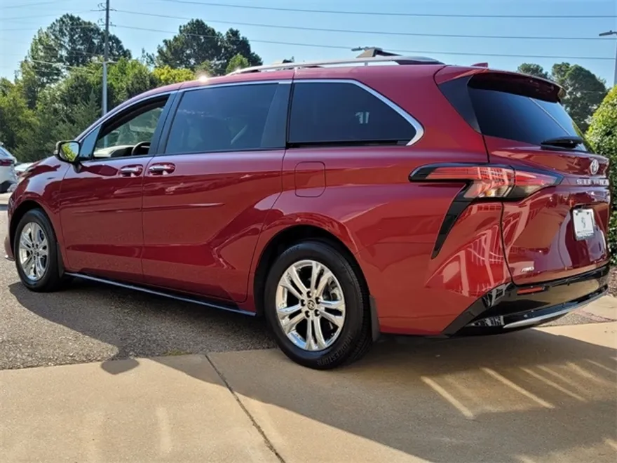 2023 Toyota Sienna Platinum photo 1