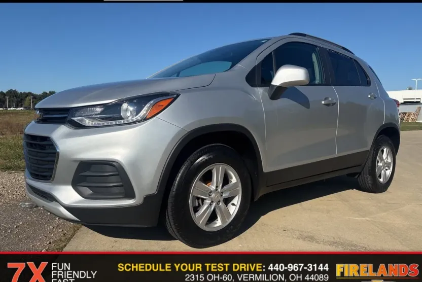 2022 Chevrolet Trax LT photo 1