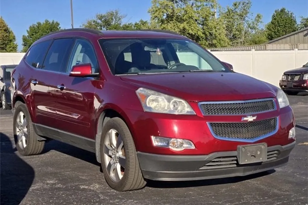 2011 Chevrolet Traverse 1LT photo 1