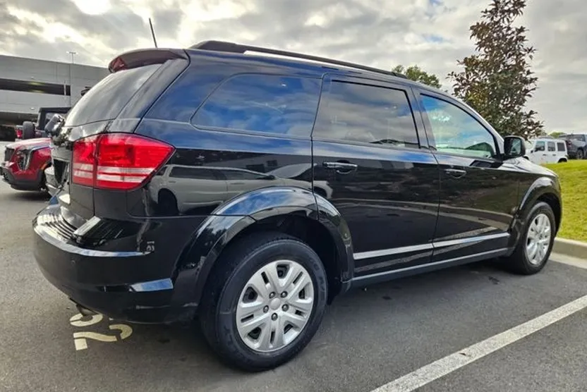 2020 Dodge Journey SE photo 1