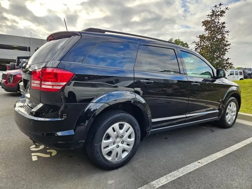 2020 Dodge Journey SE photo 1