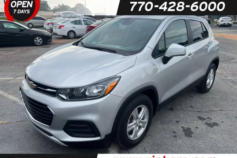 2022 Chevrolet Trax LS photo 1