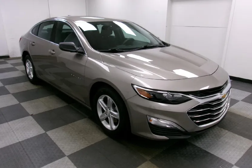 2022 Chevrolet Malibu LS photo 1