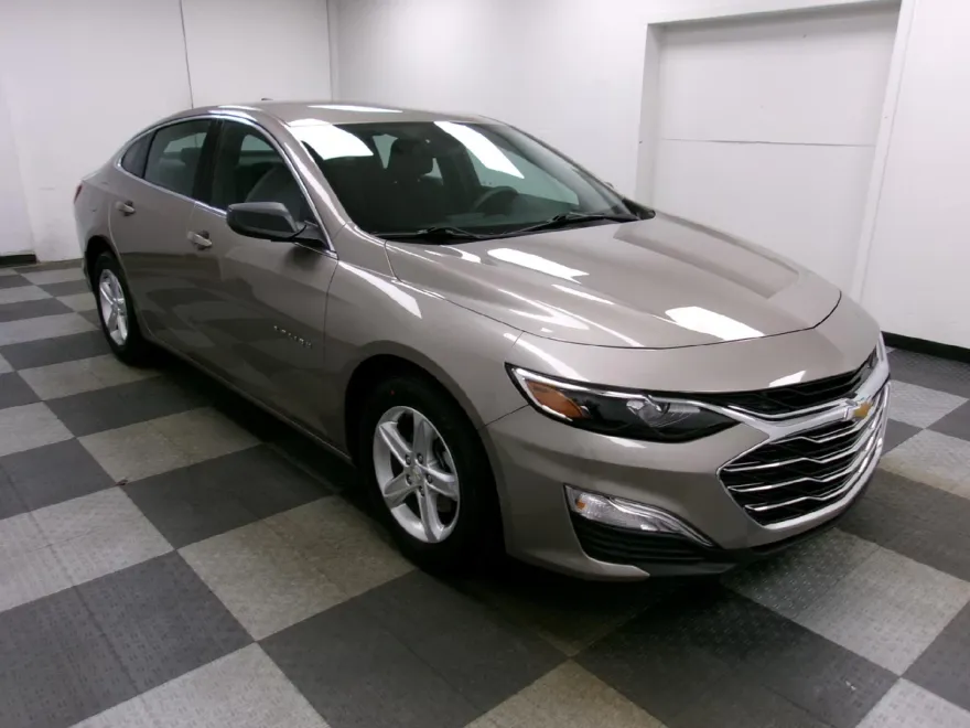 2022 Chevrolet Malibu LS photo 1