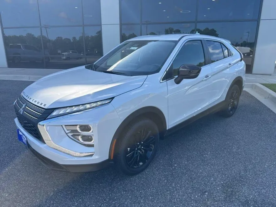 2025 Mitsubishi Eclipse Cross LE photo 1