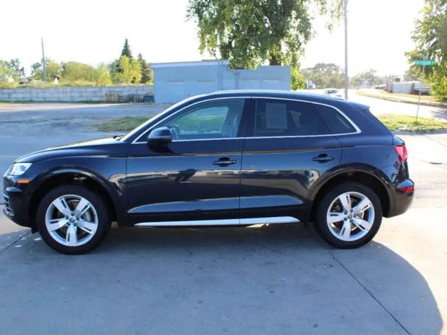 2018 Audi Q5 2.0T Premium Plus photo 1