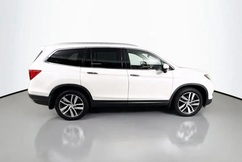 2017 Honda Pilot Touring photo 1