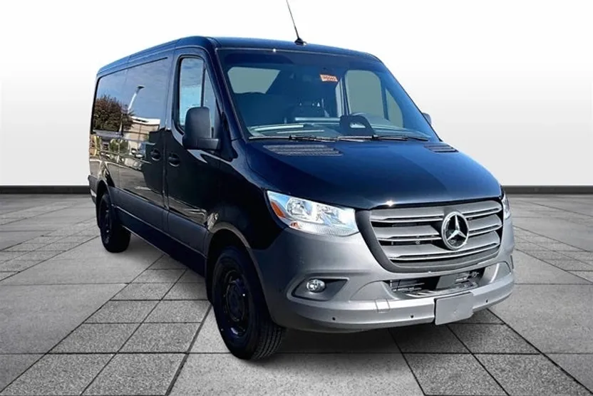 2025 Mercedes Benz Sprinter 2500 144 WB photo 1