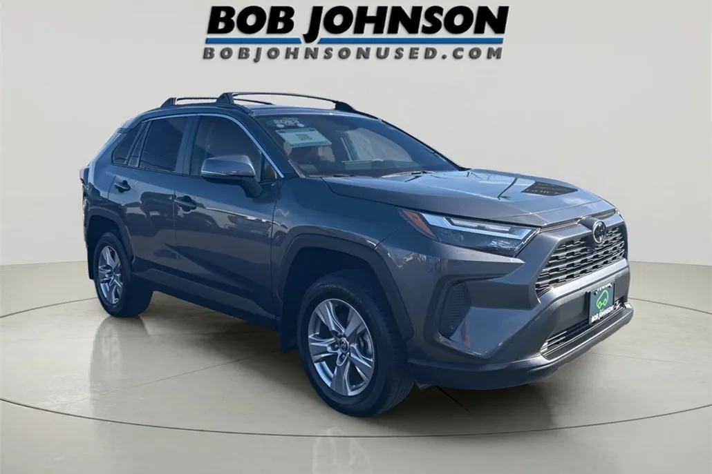 2023 Toyota RAV4 XLE photo 1
