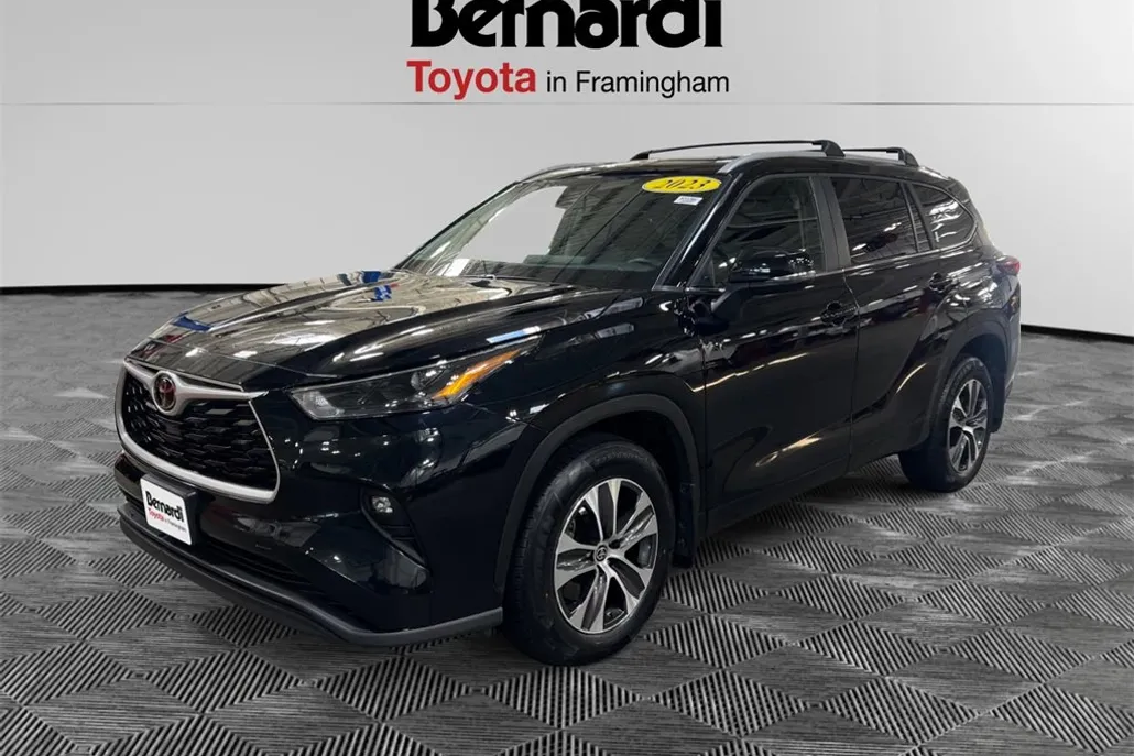 2023 Toyota Highlander XLE photo 1