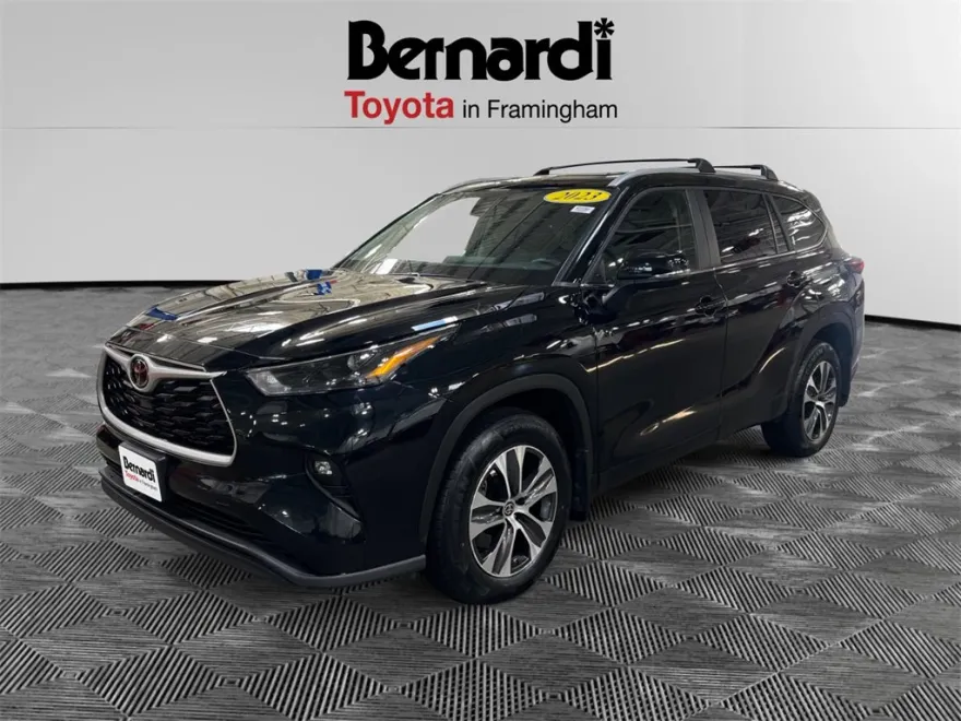 2023 Toyota Highlander XLE photo 1