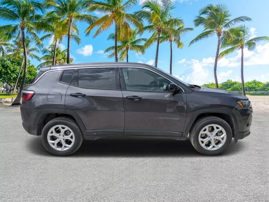 2024 Jeep Compass Sport photo 1