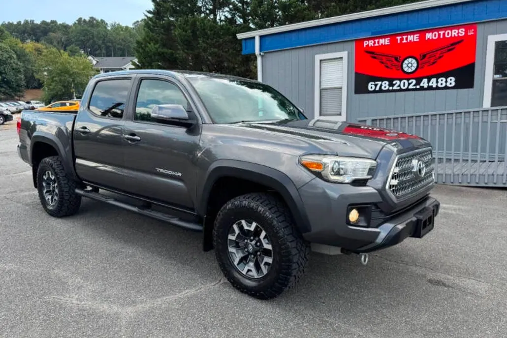 2016 Toyota Tacoma TRD Off-Road photo 1